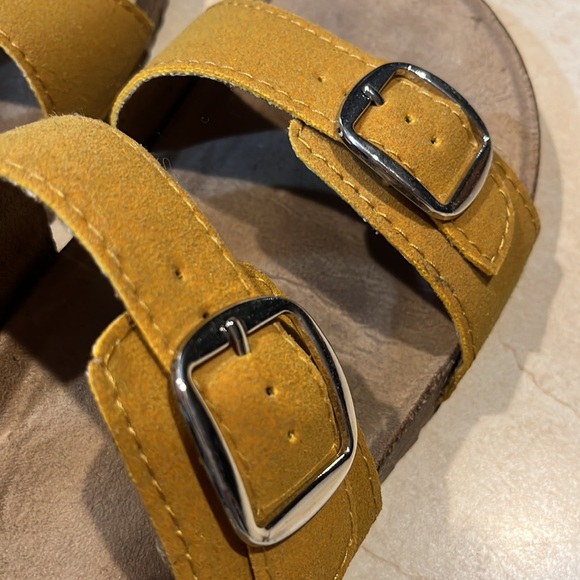 Yellow Sandals - Picture 4 of 9